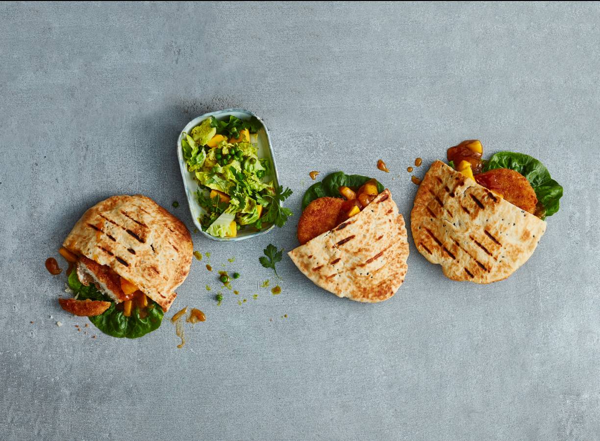 Broodje kabeljauwburger met mangochutney