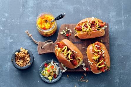 Pittige vegahotdog met Franse mosterd