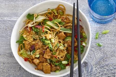 Snelle bami met komijn en Chinese wokgroente