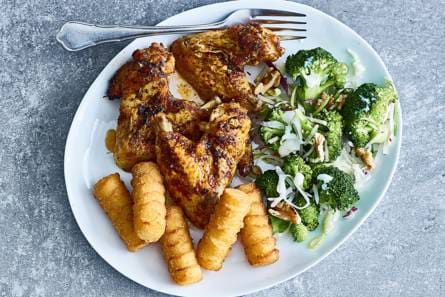 Gekruide kippenvleugels met mini aardappelkroketjes