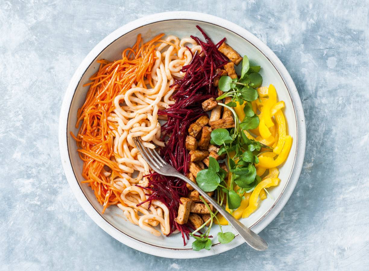 Regenboogsalade met tofu