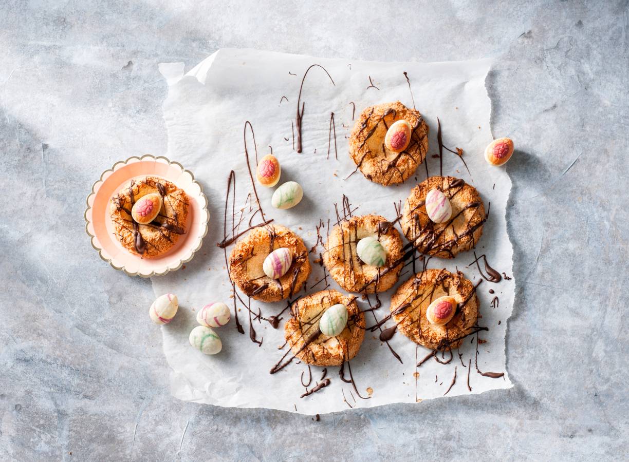 Kokosmakronen-nestjes met paaseitjes