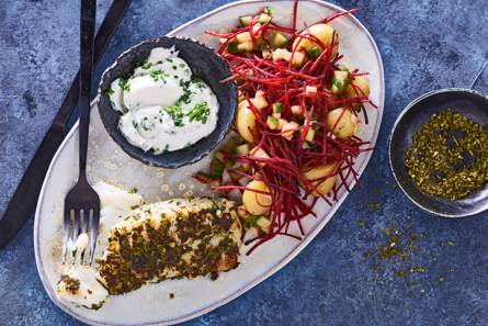Gebakken kabeljauw met aardappel-komkommersalade