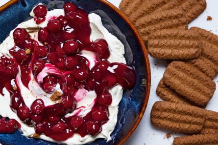 Snelle monchoutaart met kersen en bastogne