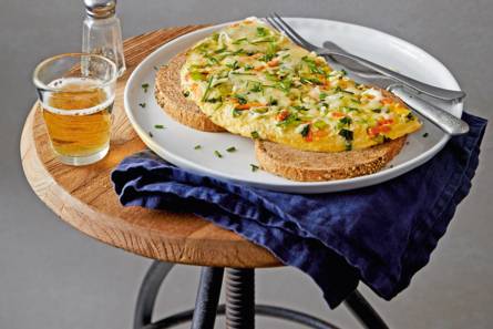 Volkorenbrood met boerenomelet