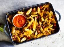 Kruidige aardappelen met chorizo en een zelfgemaakte paprikasaus: een en al smaak.