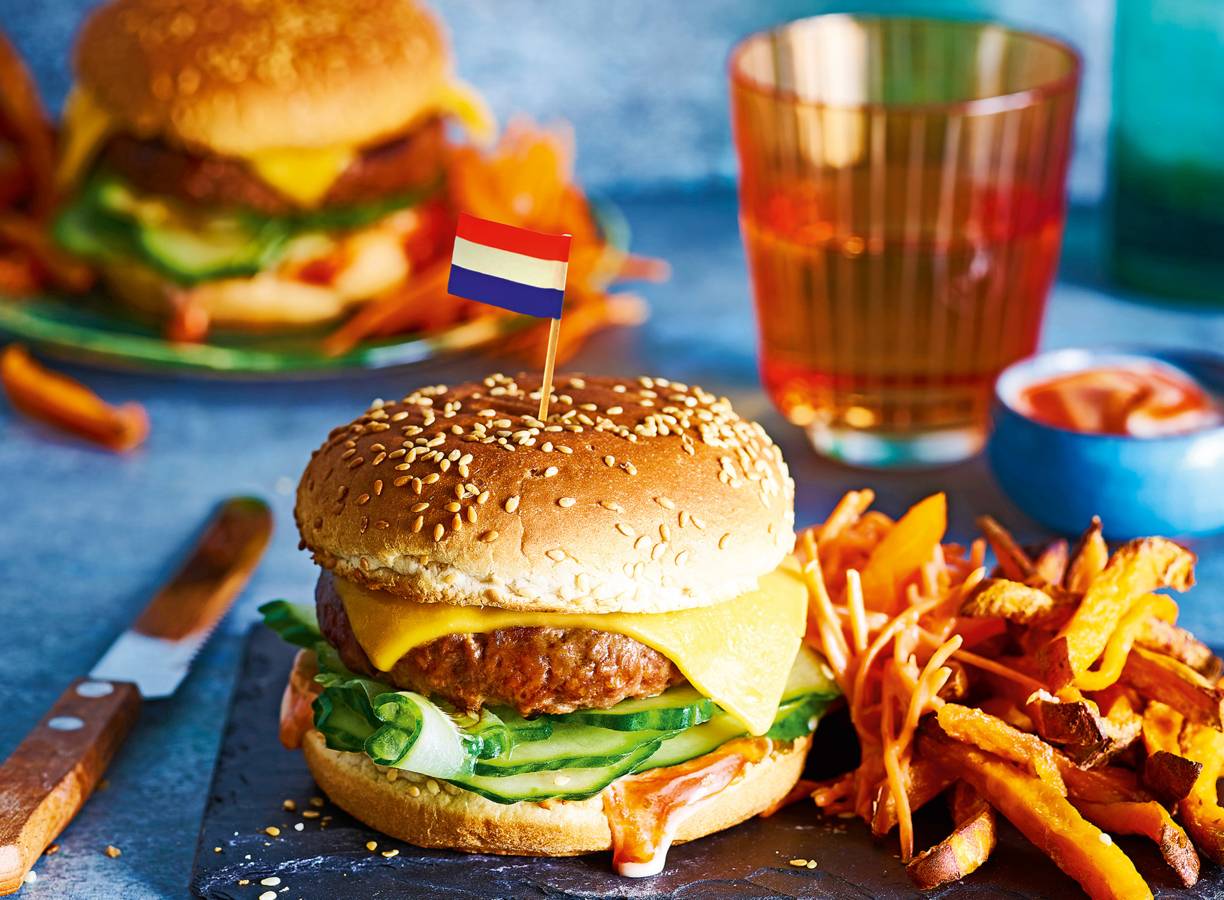 Koningsburger met zoete aardappelfriet