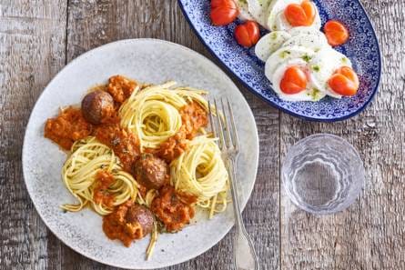 Moederdagspaghetti met gehakt en hartencaprese