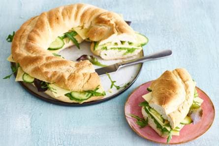Couronne met oude kaas en pestospread