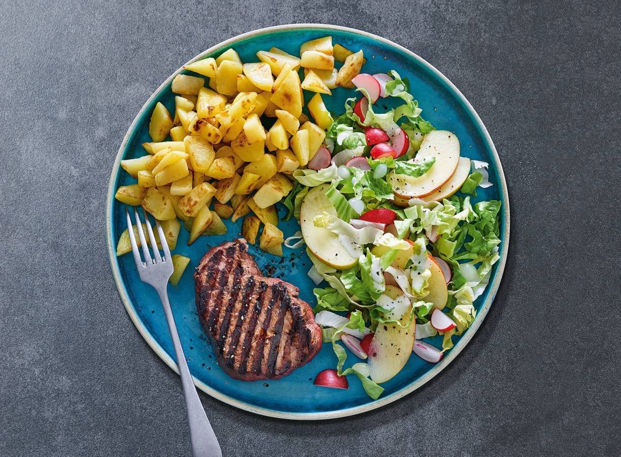 Gegrilde biefstuk met frisse lentesalade
