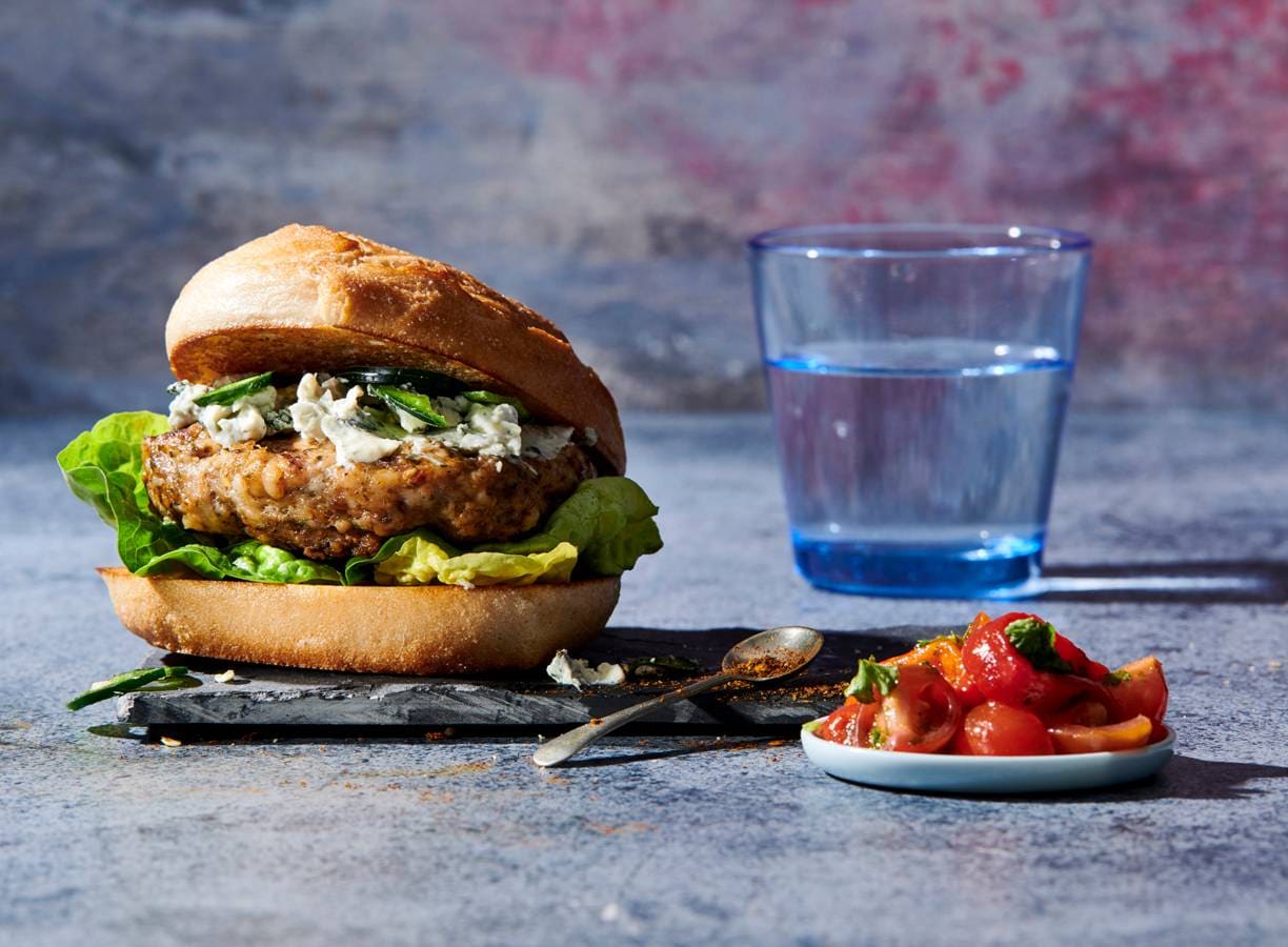 Argentijnse kipburger met blauwaderkaas
