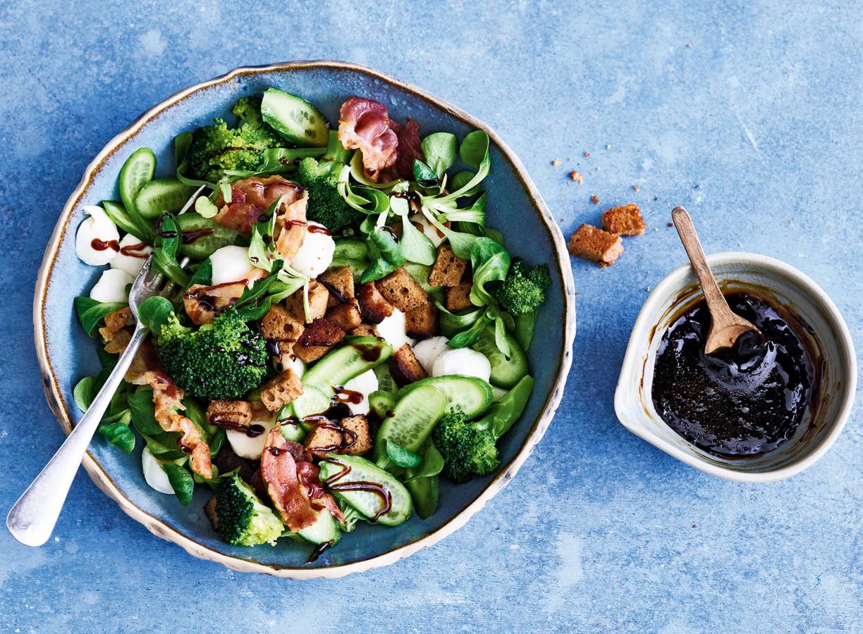 Groene groentesalade met stroopdressing