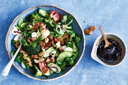 Groene groentesalade met stroopdressing