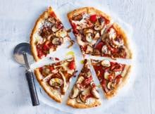 Pizza met mascarpone, truffel en uitgebakken spek: lekker met een hoofdletter L.