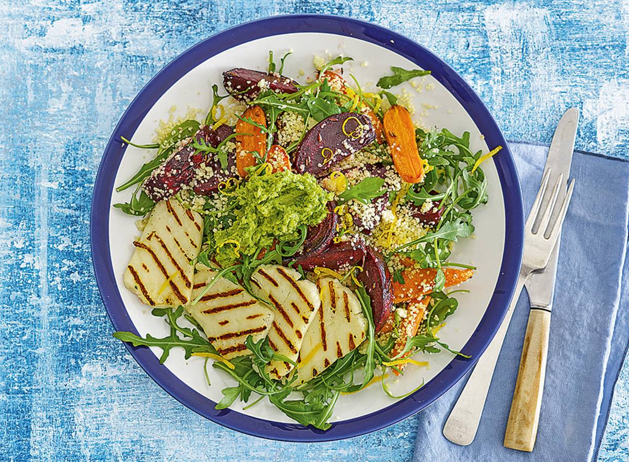 Gegrilde halloumi met zelfgemaakte rucolahummus