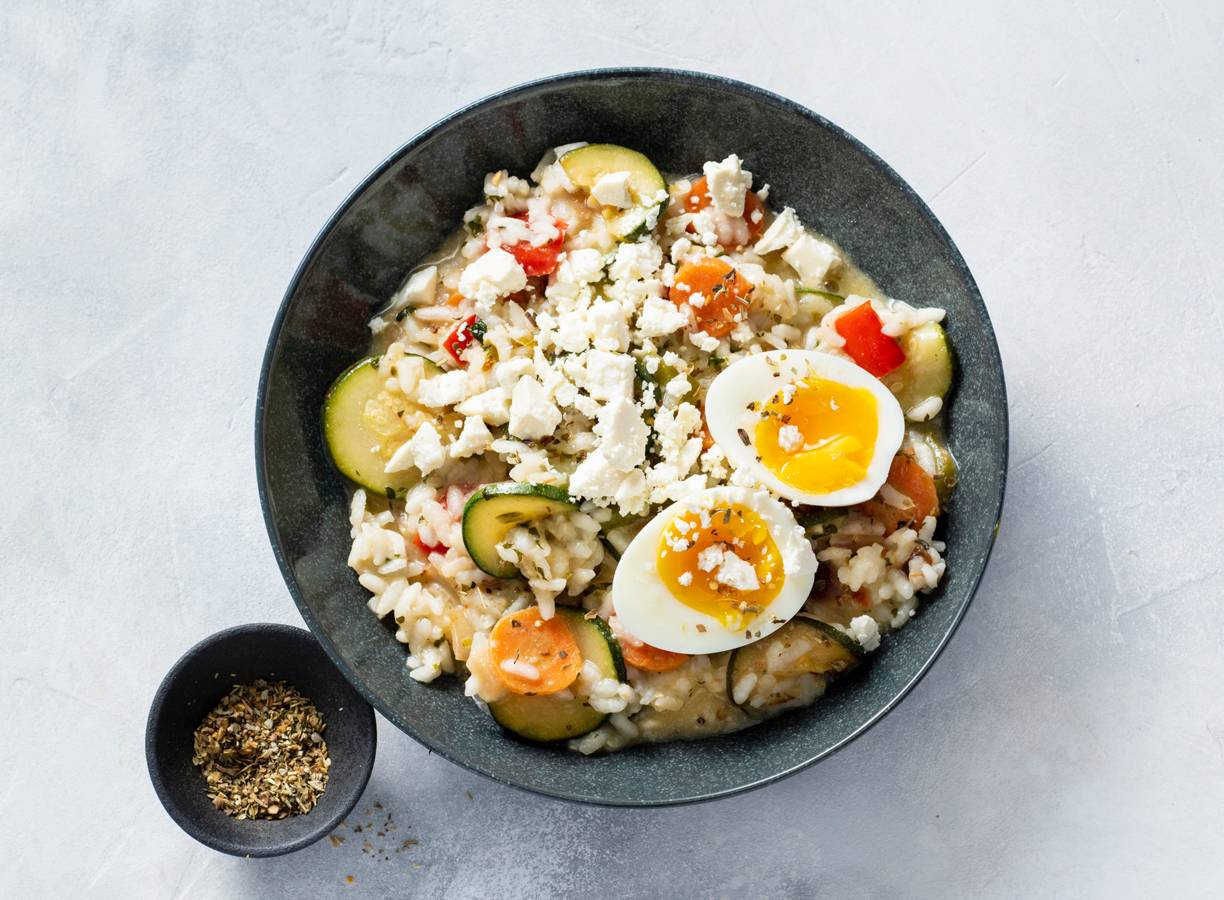 Zomerse risotto met een zachtgekookt eitje