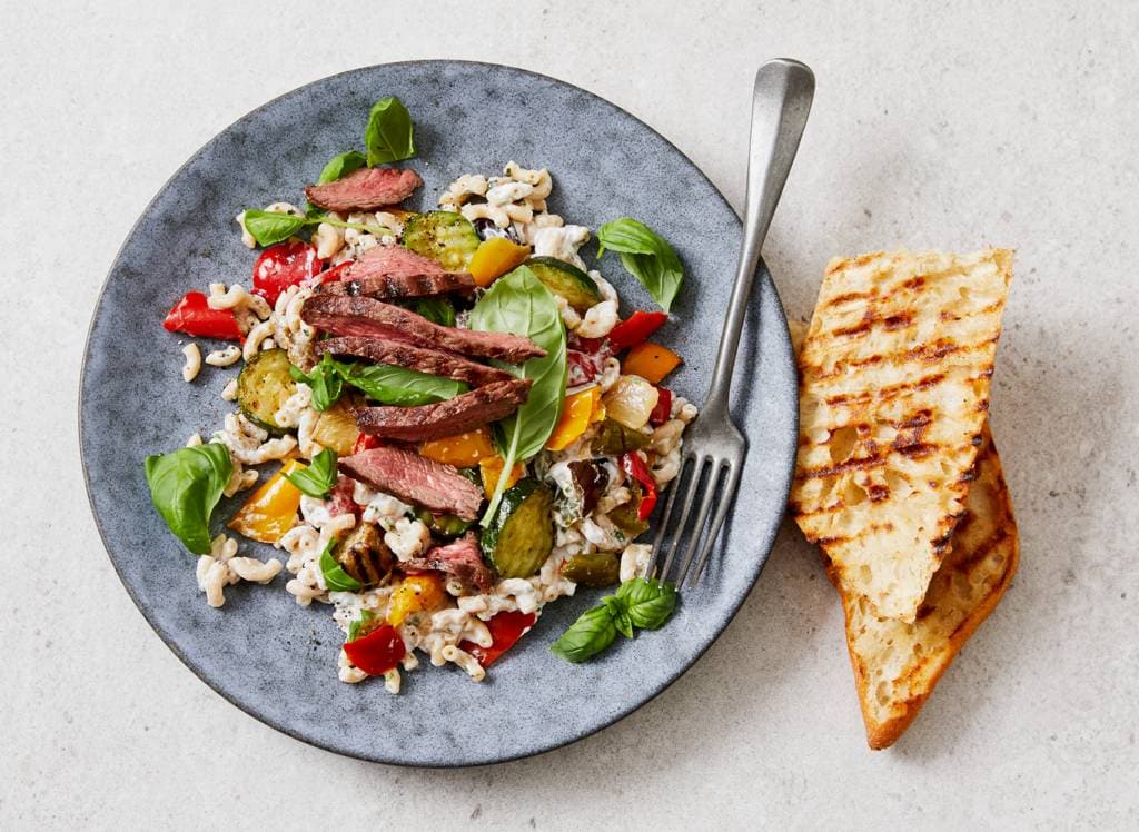 Pastasalade Met Gegrilde Biefstuk Recept Allerhande Albert Heijn