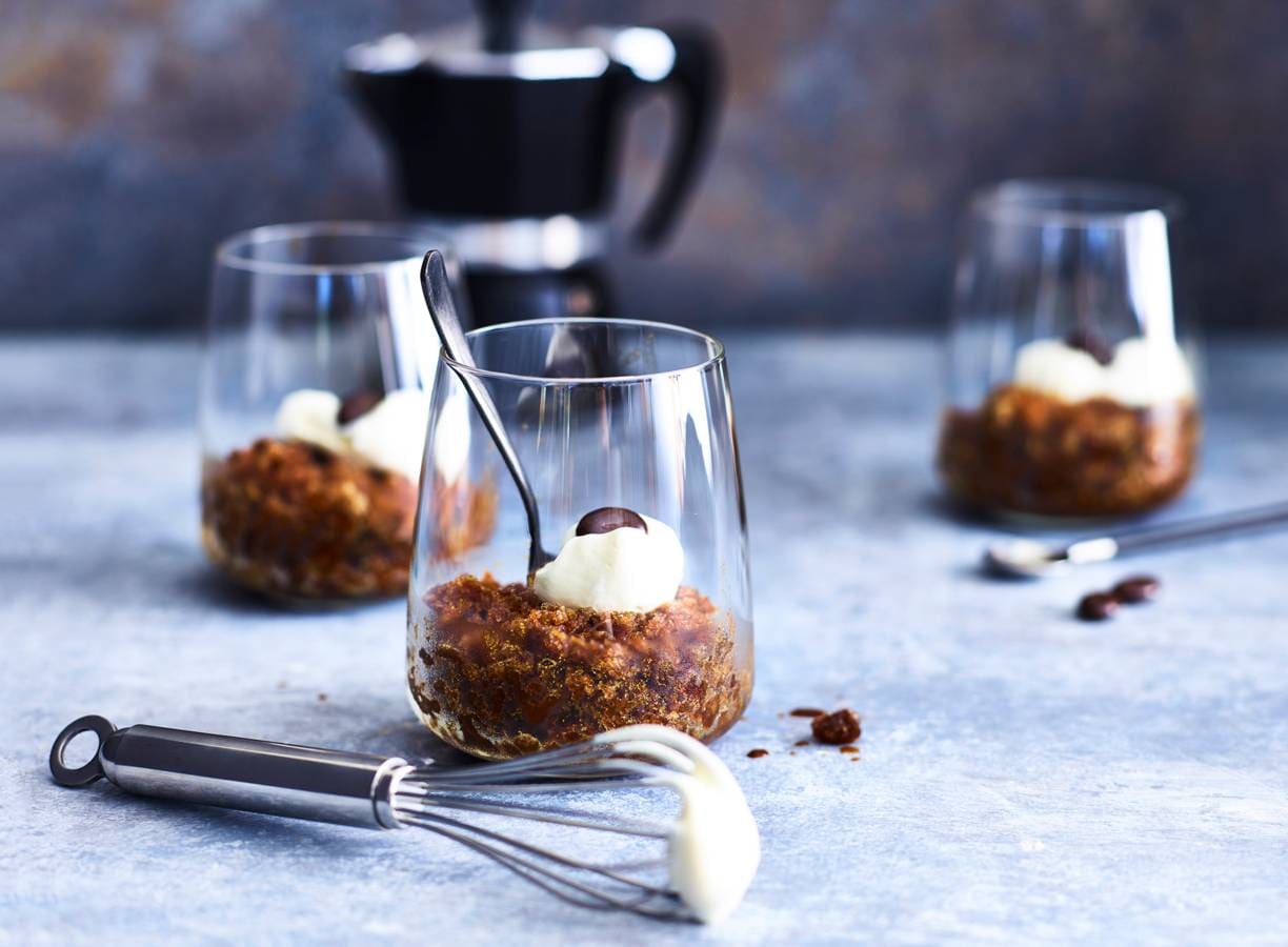 Irish-koffiegranita met slagroom en mokkaboontjes