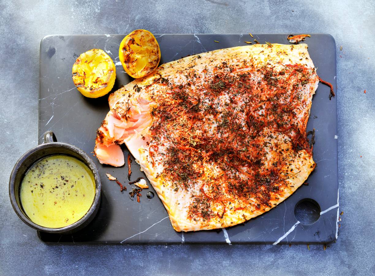 Warmgerookte zalm met vinaigrette van gegrilde citroen
