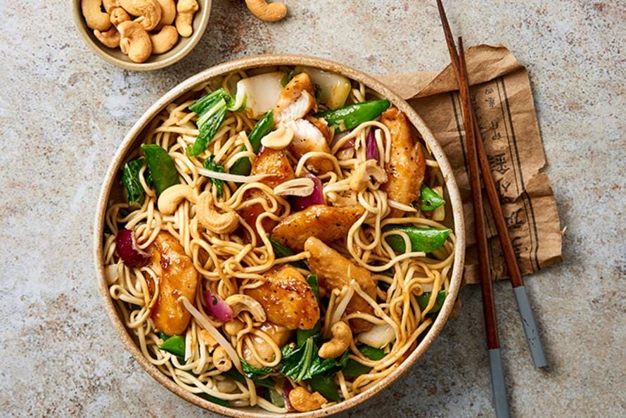 vis teriyaki met noedels en cashewnoten - recept - allerhande