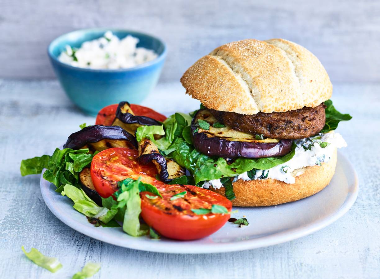 Italiaanse champignonburger met gegrilde aubergine