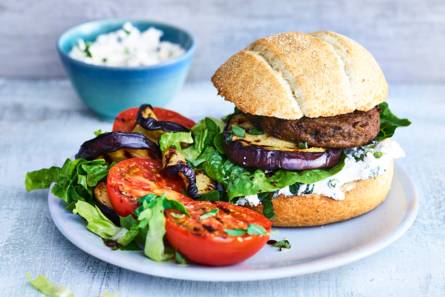 Italiaanse champignonburger met gegrilde aubergine