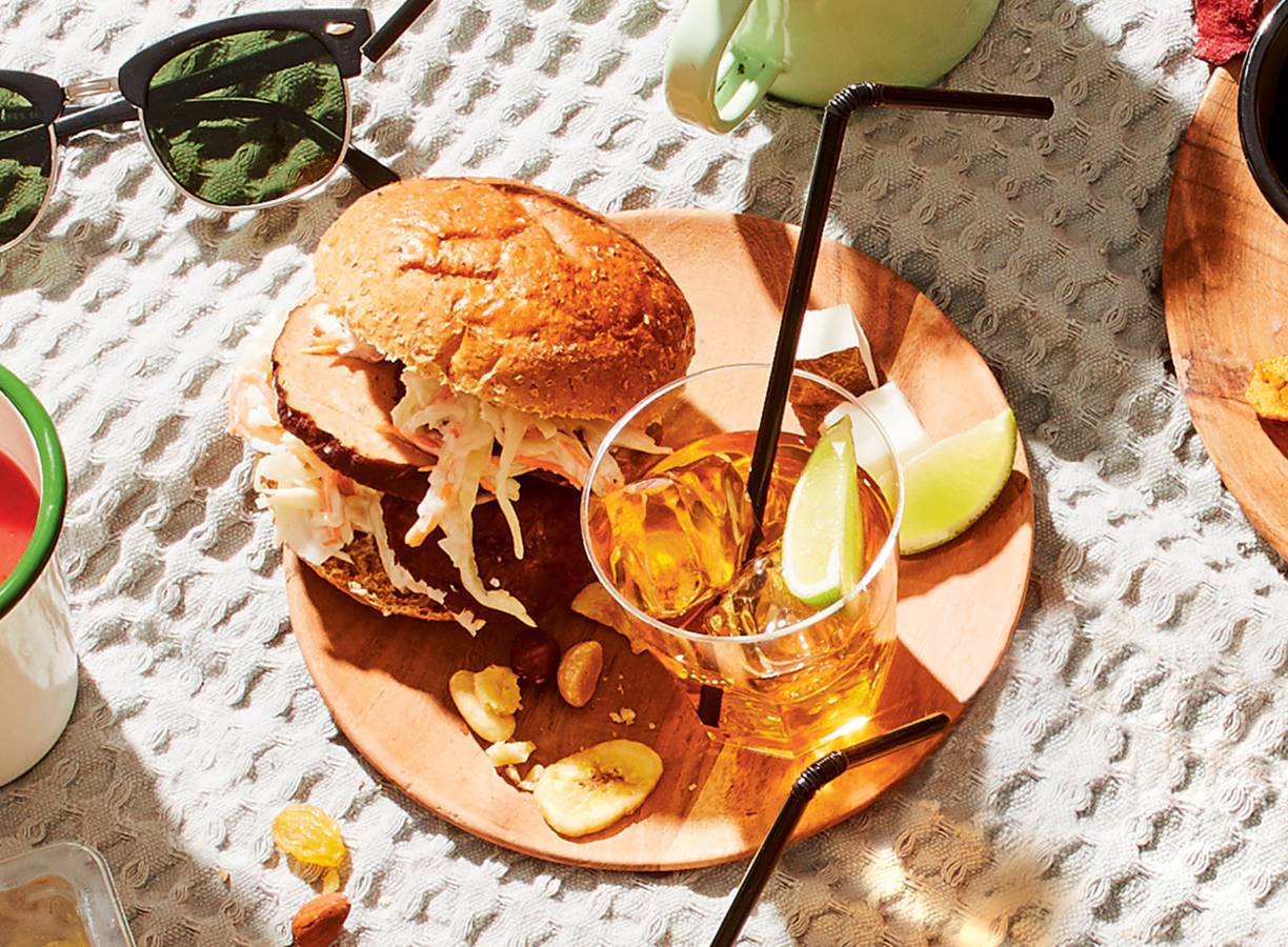 Broodje bal met coleslaw