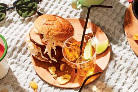 Broodje bal met coleslaw