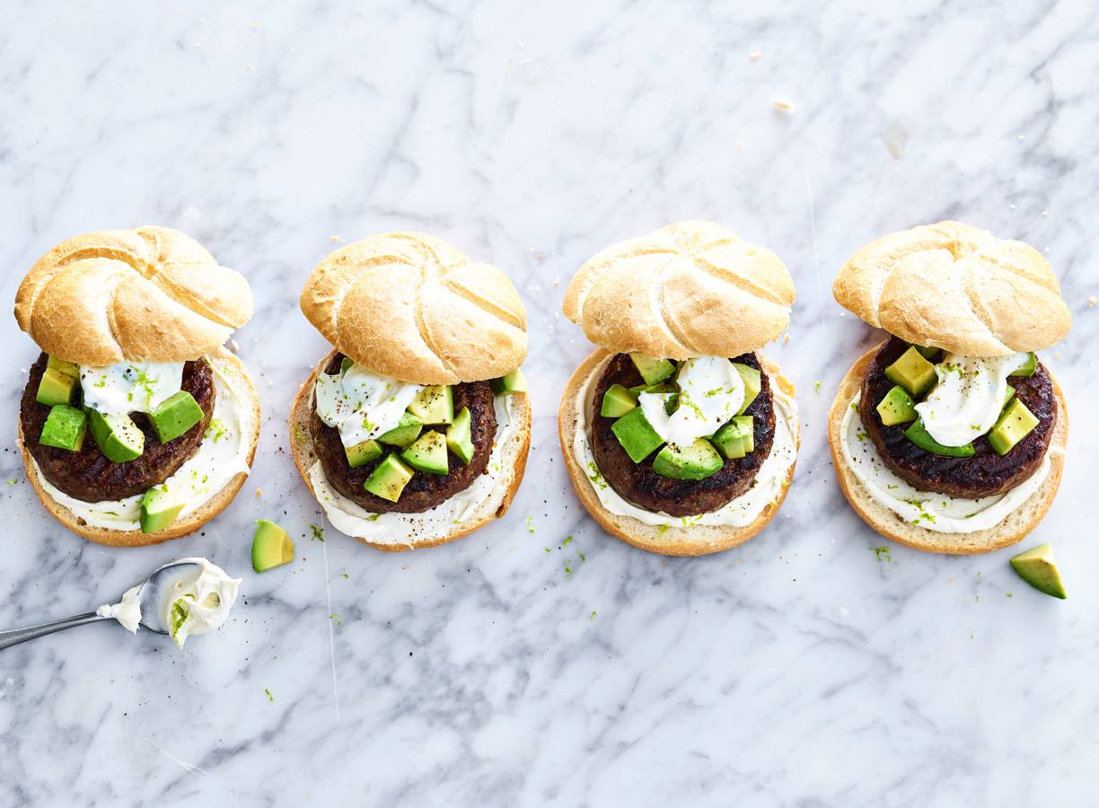 Jalapeñoburger met avocado