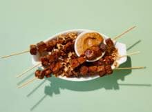 Vegetarische saté mét zelfgemaakte pindasaus: een heerlijk bijgerecht!