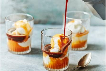 Affogato met zoute kokos-karamelsaus