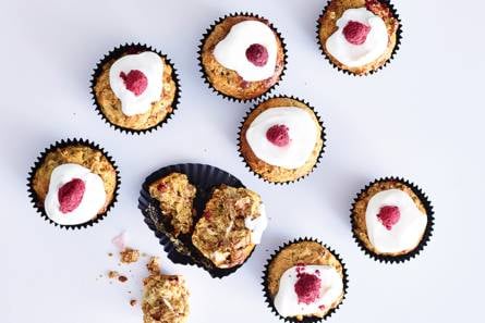 Granola-ontbijtmuffins met kwark en frambozen