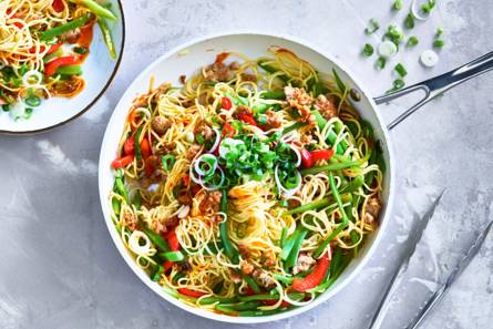 Kiproerbak met snijbonen, paprika & zoete chilisaus