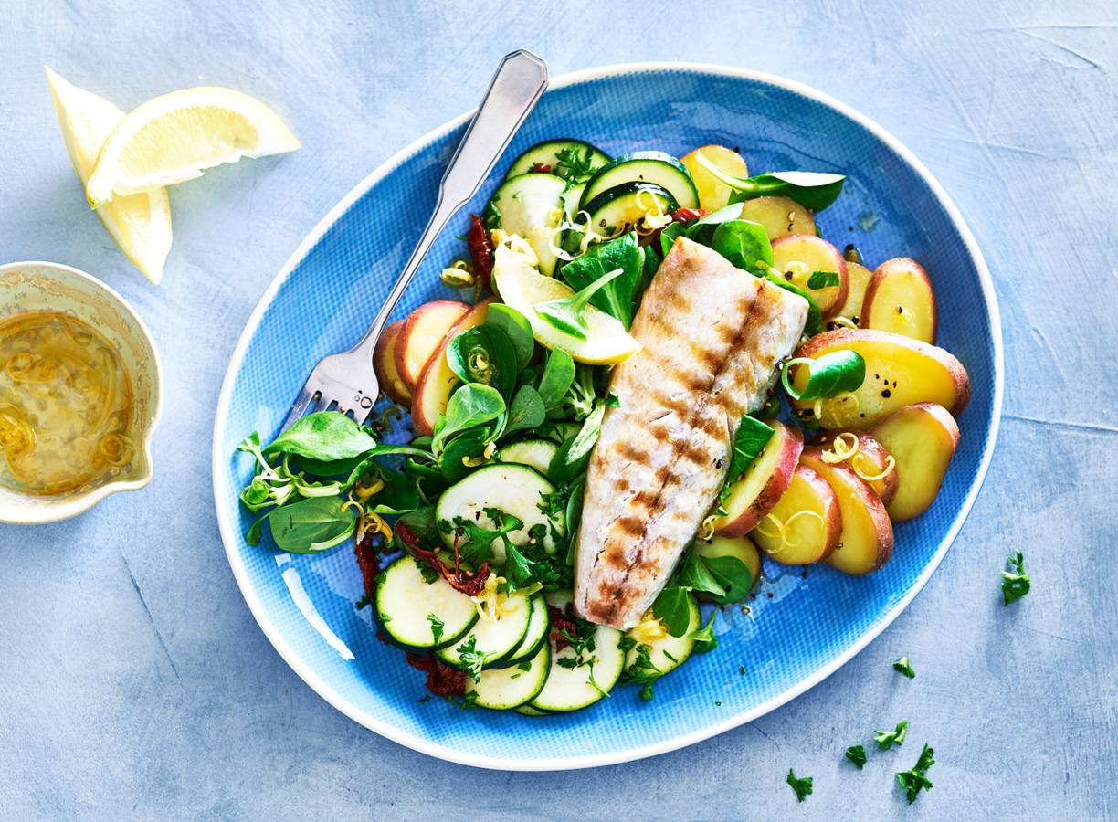 Makreel met aardappelsalade en courgette
