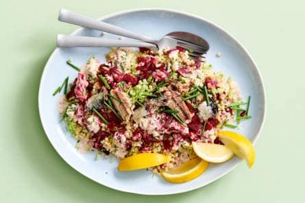 Parelcouscoussalade met sardines