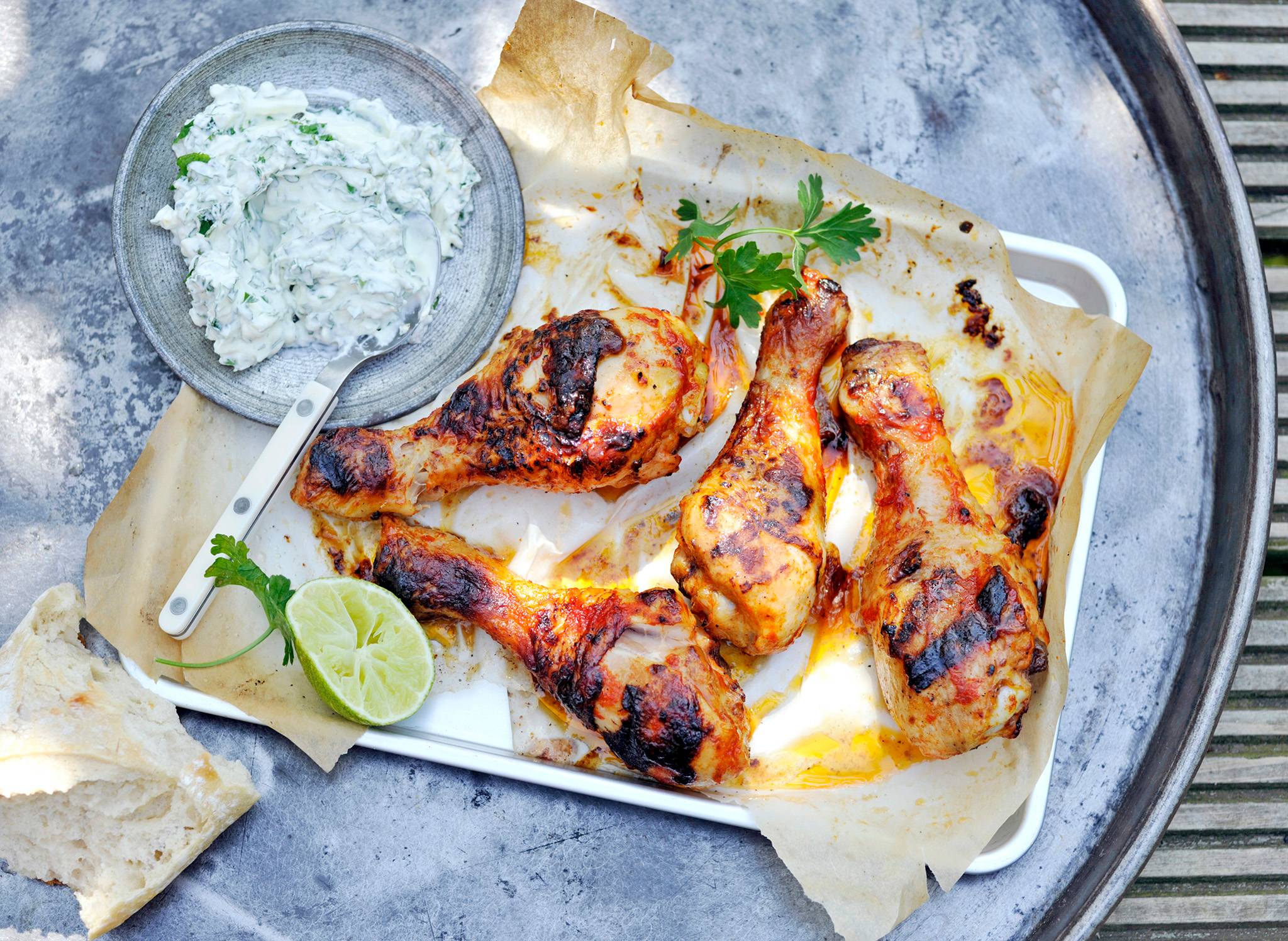 Drumsticks piripiri met kruidencrème fraîche recept Allerhande
