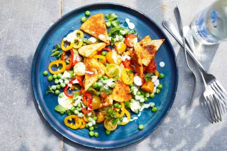 Fattoush met pita, doperwten en snoepgroenten