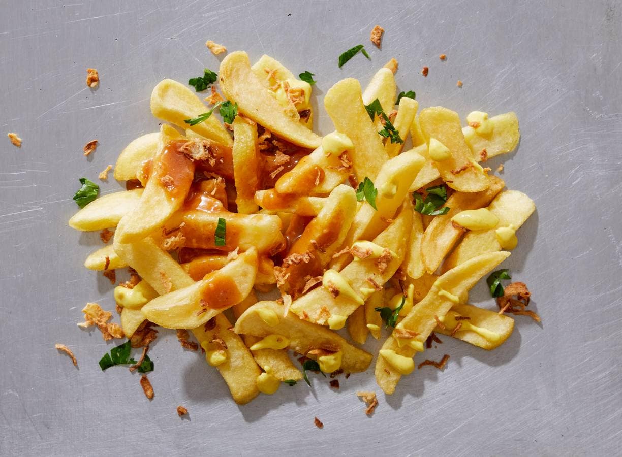 Frietje Indonesië met kruidige topping