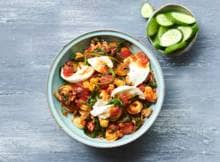 Pasta met een tomatensaus barstensvol zongerijpte, verse tomaten. Over een smaakbommetje gesproken!