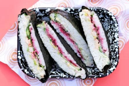 Sushisandwich met rivierkreeftjes & avocado