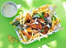 Kapsalon goes vegan. Mét extra Japanse toppings.