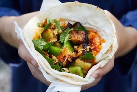Libanese wrap met gebakken aubergine en verse kruiden