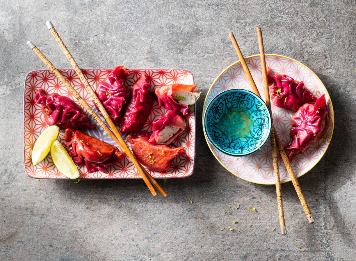 Roze gyoza met kip en garnalen