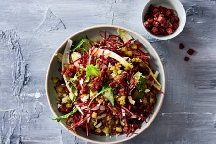 Linzen-witlofsalade met mosterd-cervelaatstukjes