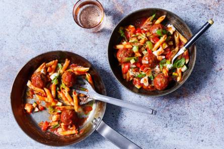 Eenpanspasta met gehaktballetjes