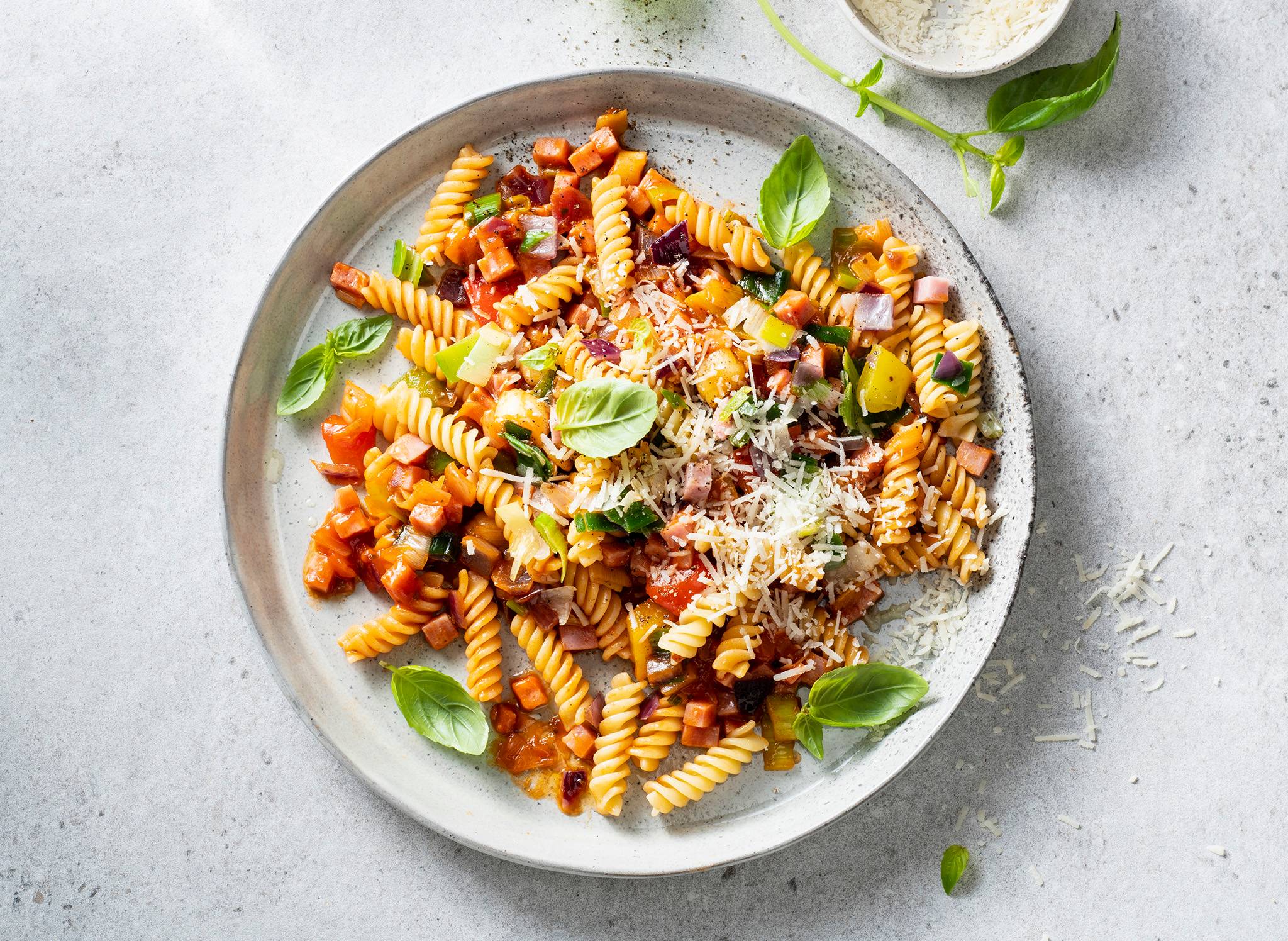 Fusilli Met Groentesaus En Hamblokjes Recept Allerhande Albert Heijn