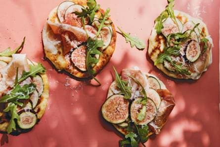 Platbrood met ham, ricotta & vijgen