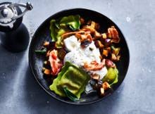 De groenten wok je en eet je met verse ravioli en buffelburrata. 