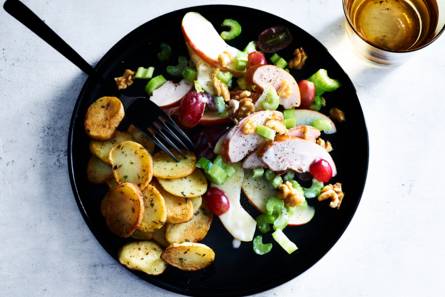 Waldorfsalade met kip en aardappeltjes