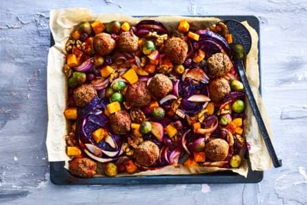 Rainbow traybake van Estée Strooker